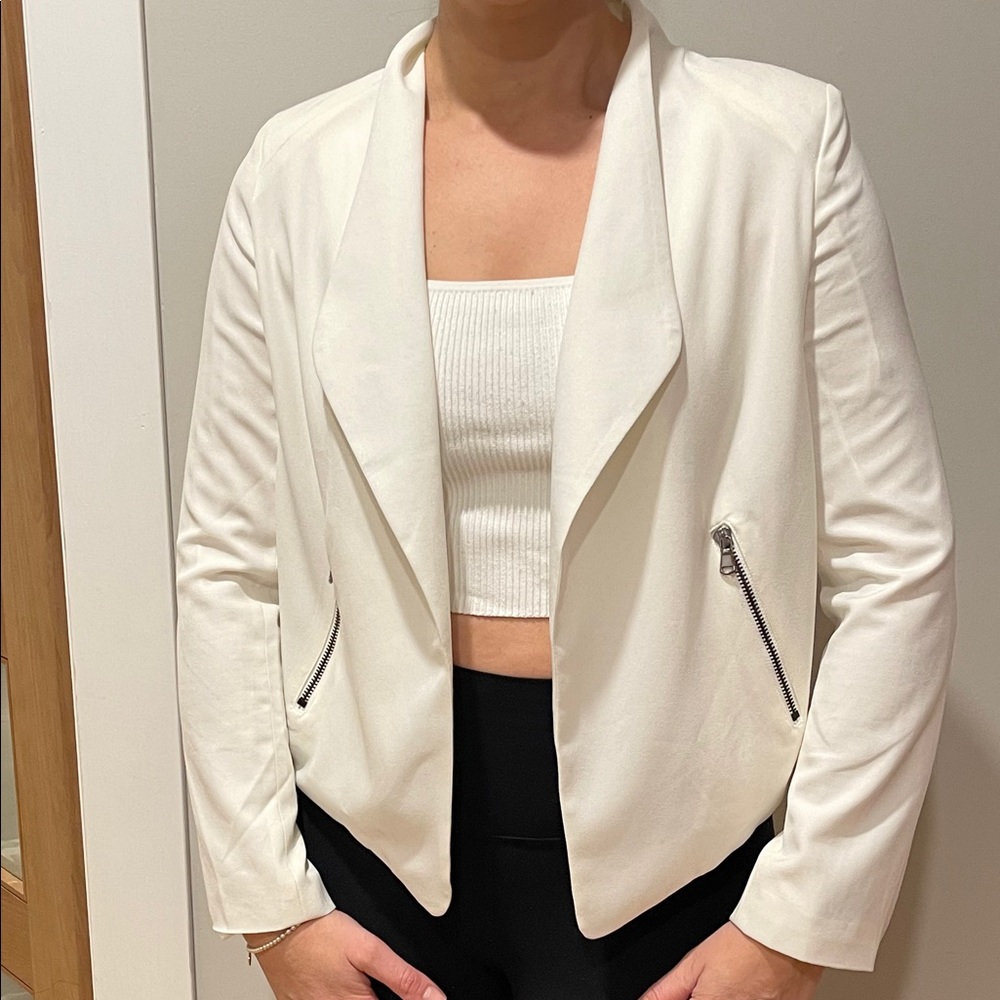 Blazer - Picture 3 of 7